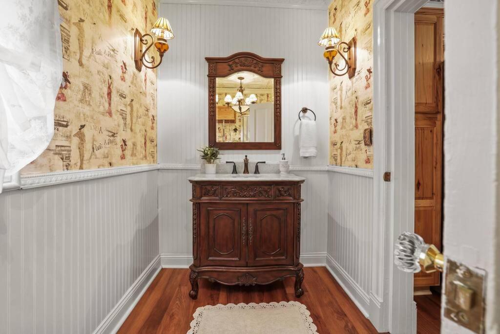 Charming Victorian Home - 2 Minutes To Downtown لانكاستر المظهر الخارجي الصورة