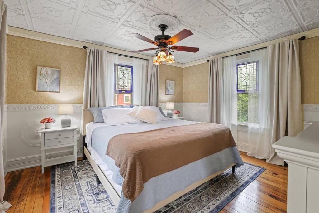 Charming Victorian Home - 2 Minutes To Downtown لانكاستر المظهر الخارجي الصورة