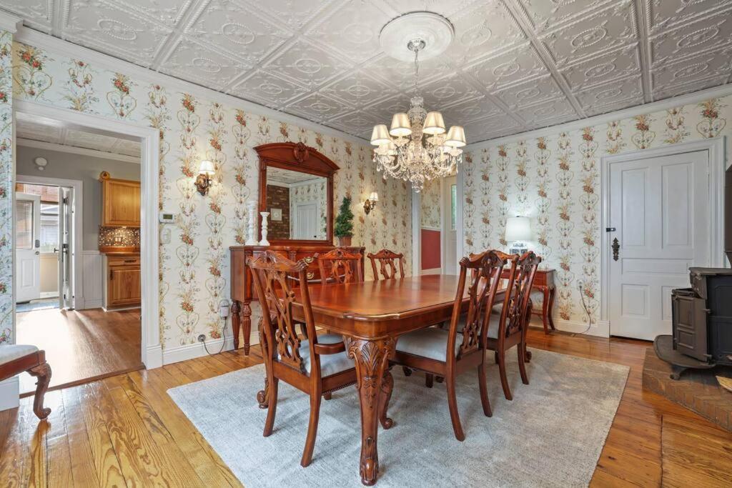 Charming Victorian Home - 2 Minutes To Downtown لانكاستر المظهر الخارجي الصورة