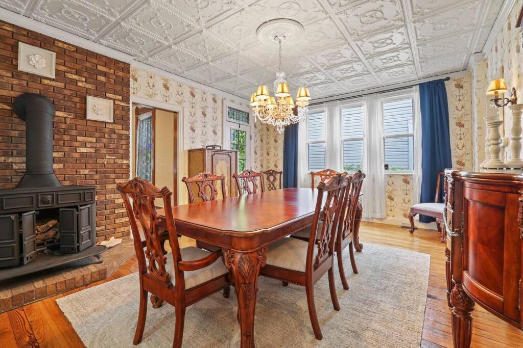 Charming Victorian Home - 2 Minutes To Downtown لانكاستر المظهر الخارجي الصورة